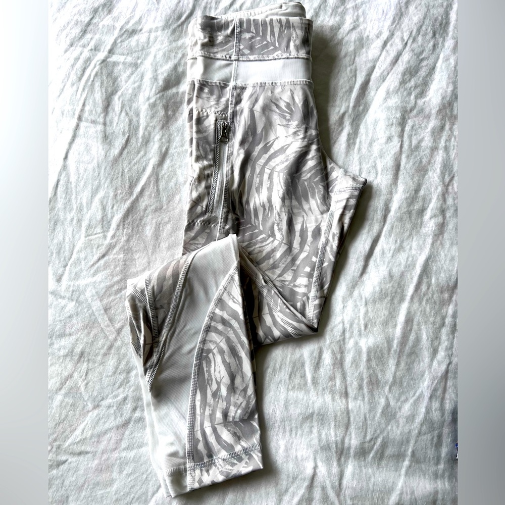 Lululemon pace rival legging